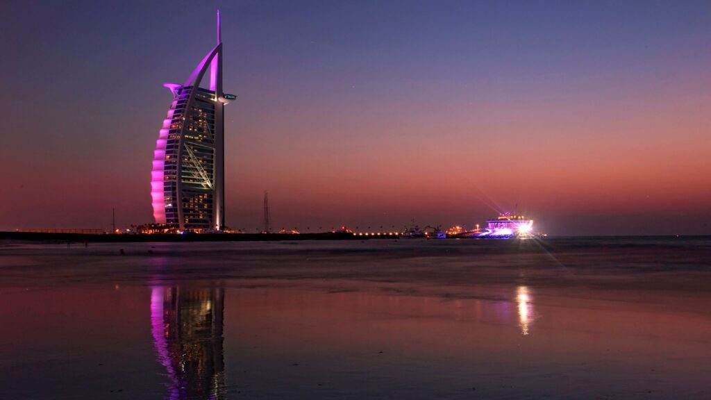 four-day-working-week-in-dubai-enjoy-beach