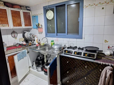 shared-rooms-in-dubai-check-kitchen