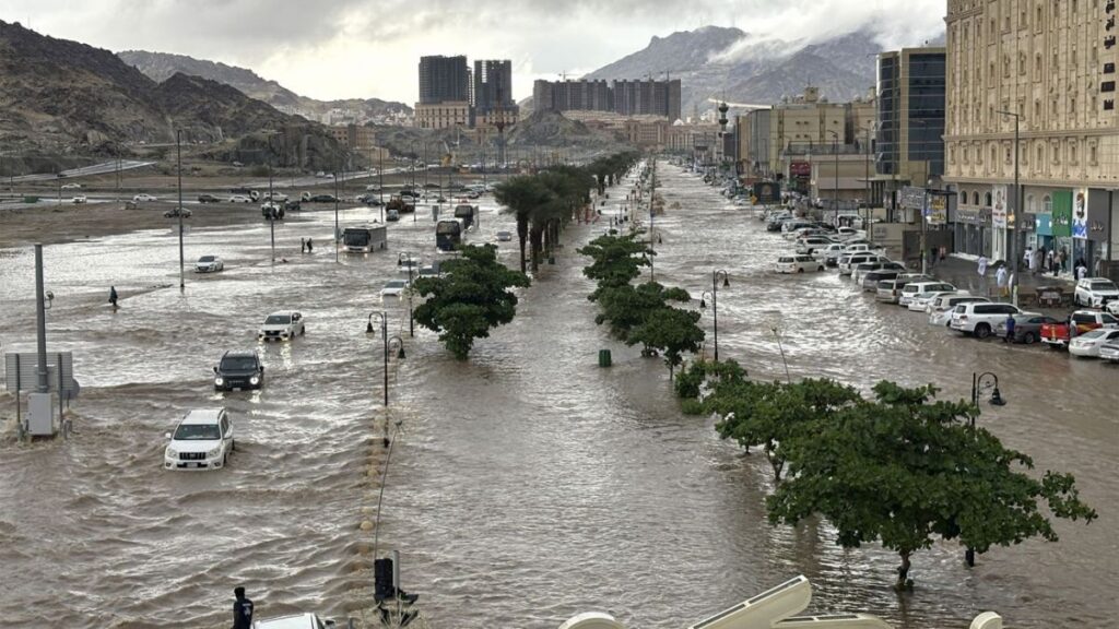 flash-floods-in-saudi-arabia-safety-guide