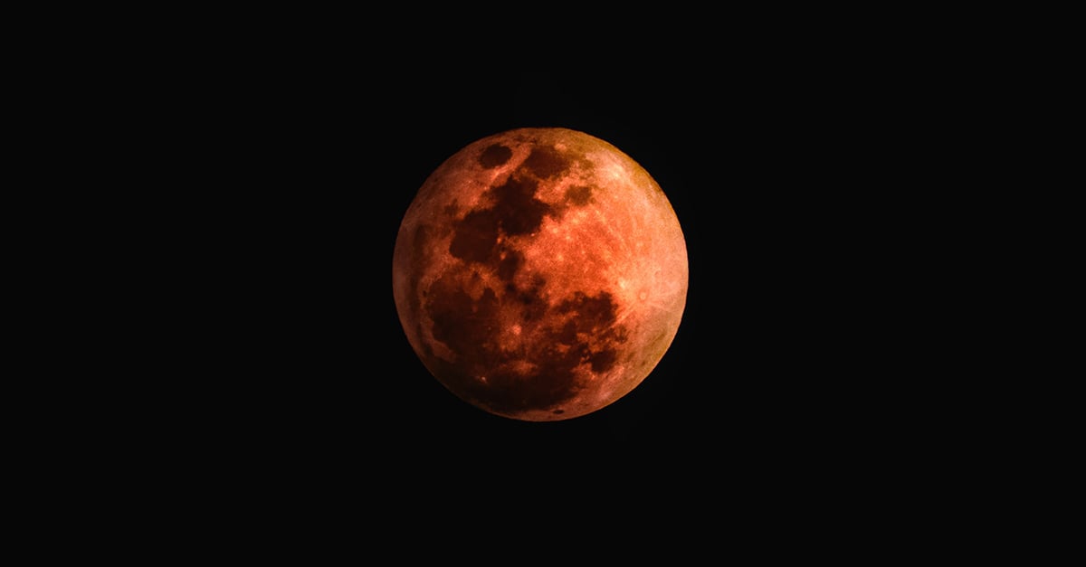 watch-blood-moon-in-uae